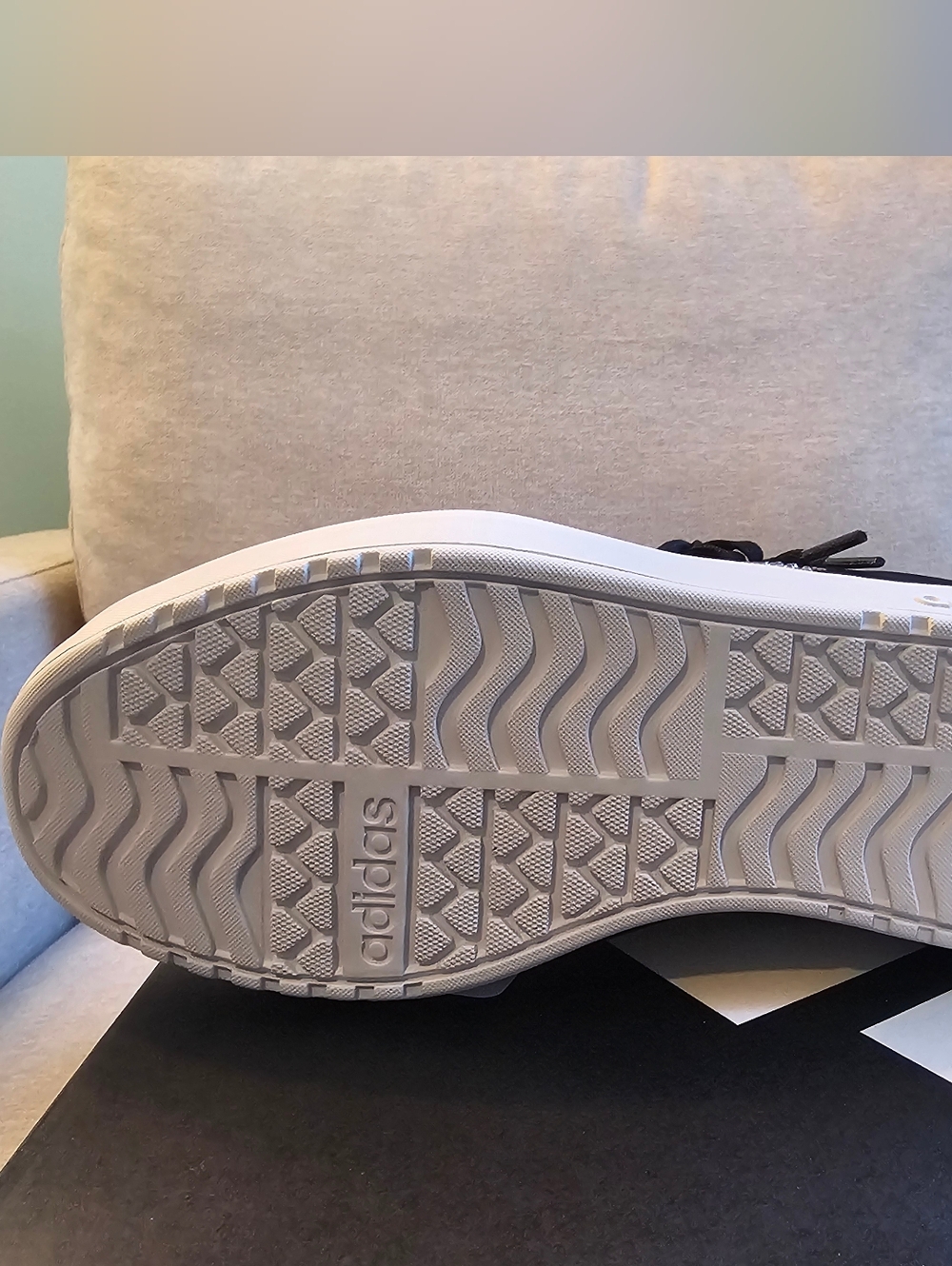 NWT Adidas Kids VL Court Bold- Black- Size 5 - Picture 3 of 3